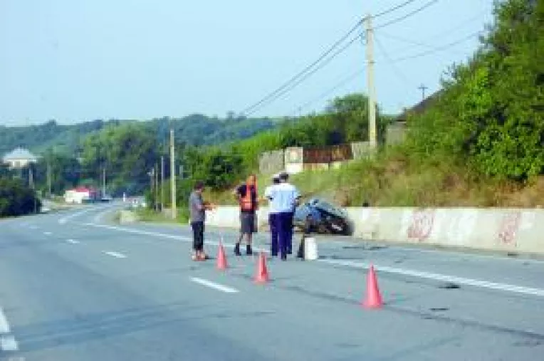Accident cu trei raniti grav pe DN 65