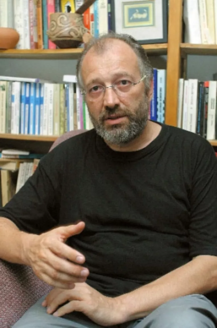 Basescu si guvernul corupt si incompetent Boc sunt pericole la adresa sigurantei nationale pentru ca vor sa taie salariile si pensiile oamenilor