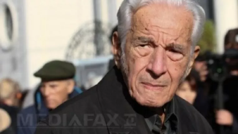 Cercul Militar National: Oamenii isi iau ramas bun de la marele regizor Sergiu Nicolaescu