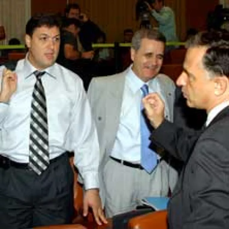 Doi si-un sfert pe un loc de sef