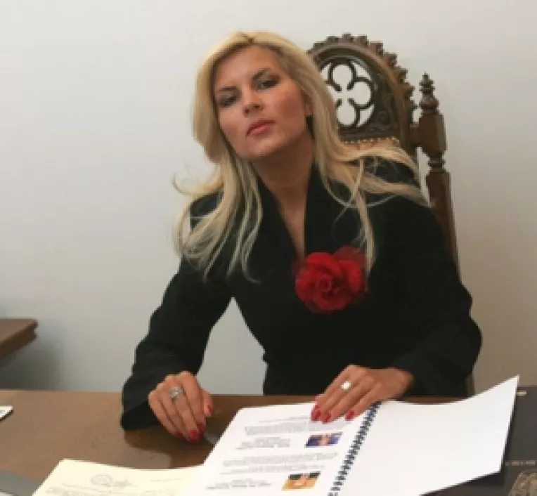 Elena Udrea  a luat un  credit de 3,3 milioane de euro de la banca si nu-l mai poate restitui