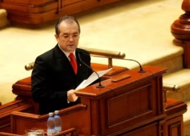 Guvernul si-a angajat raspunderea pe noul Cod al Muncii in Parlament. Opozitia a depus motiune de cenzura 