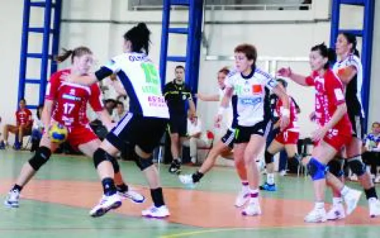 Handbalistele craiovene vor prima victorie in deplasare