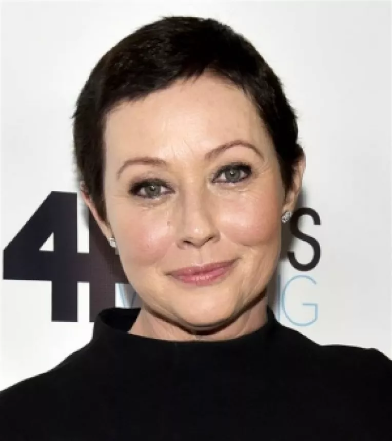 In asteptarea vindecarii: Shannen Doherty arata magnific