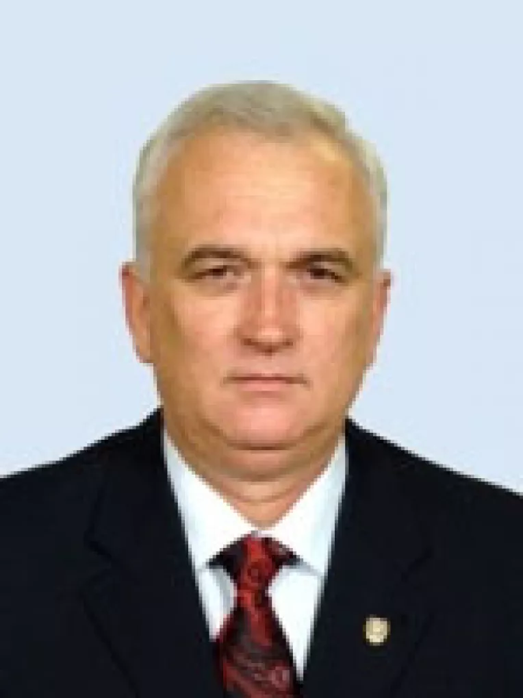 Intrebari incomode adresate premierului Emil Boc de senatorul Viorel Arcas