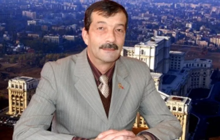 Jocul de-a motiunea si jocul de-a demisia 