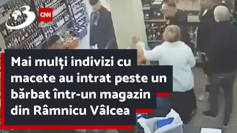 Mai multi indivizi cu macete au intrat peste un barbat intr-un magazin din Ramnicu Valcea