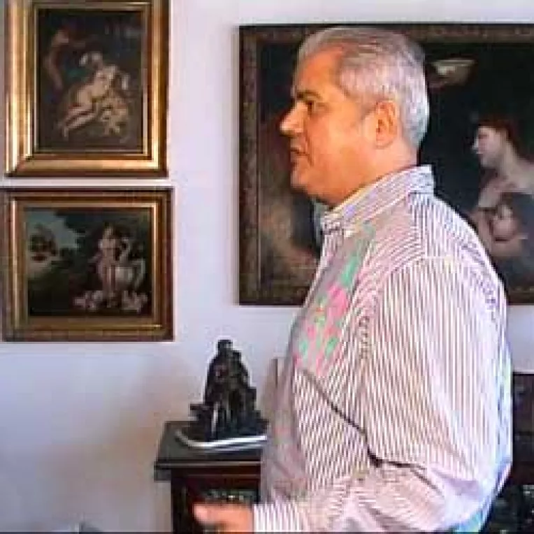 Parlamentarii sunt mari colectionari de masini, obiecte de arta si case