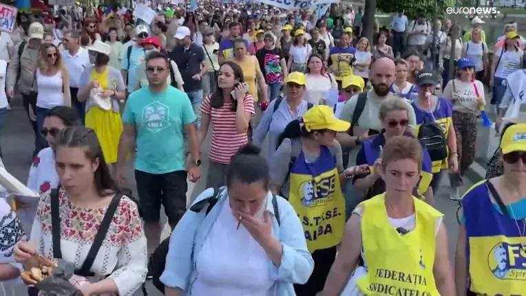 Profesorii care au intrat in greva isi pot pierde vechimea in munca. Explicatiile sindicalistilor