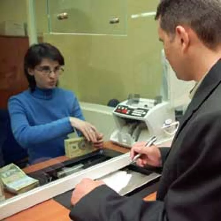 Romanii se imprumuta prea putin, fata de europeni