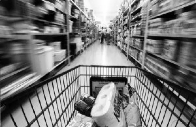 Romanii se vor orienta spre produsele cu preturi mici