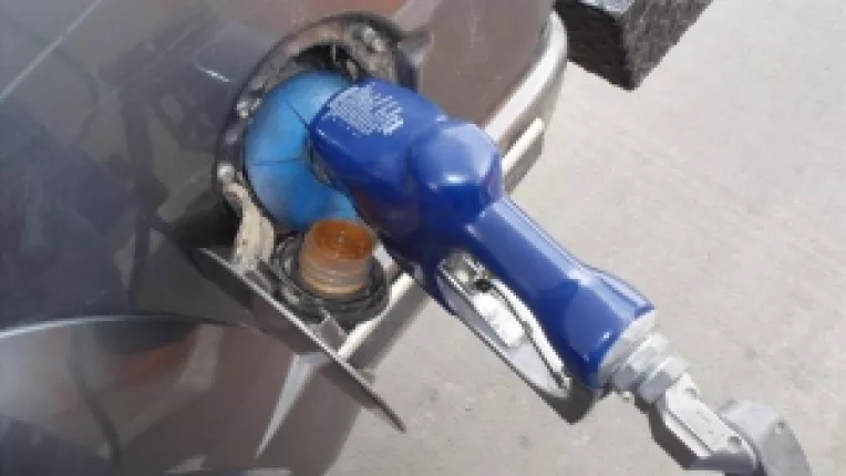 Rompetrol ieftineste benzina si motorina cu trei bani pe litru, incepand de luni