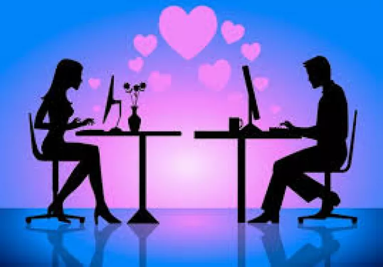 Studiu : Infidelitatea si flirturile online pe Facebook si Twitter pot duce la divort
